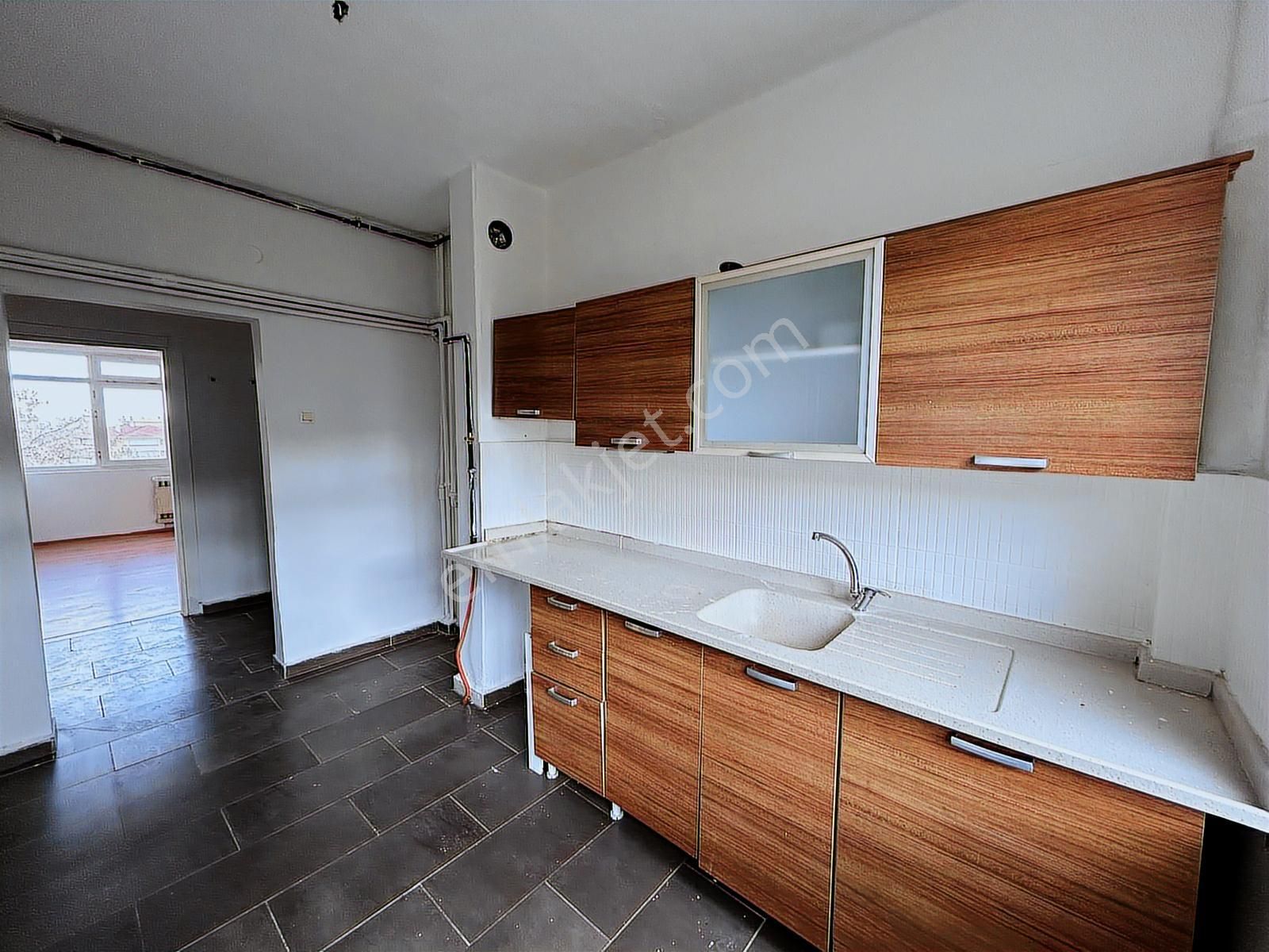 Çankaya Ümitköy Sitesinde 3.katta Yapılı Kiralık 3+1 Daire - Görsel 11