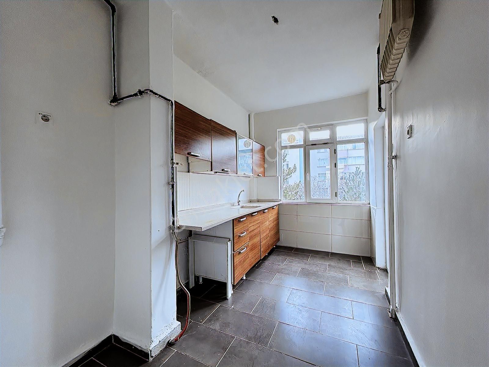 Çankaya Ümitköy Sitesinde 3.katta Yapılı Kiralık 3+1 Daire - Görsel 2