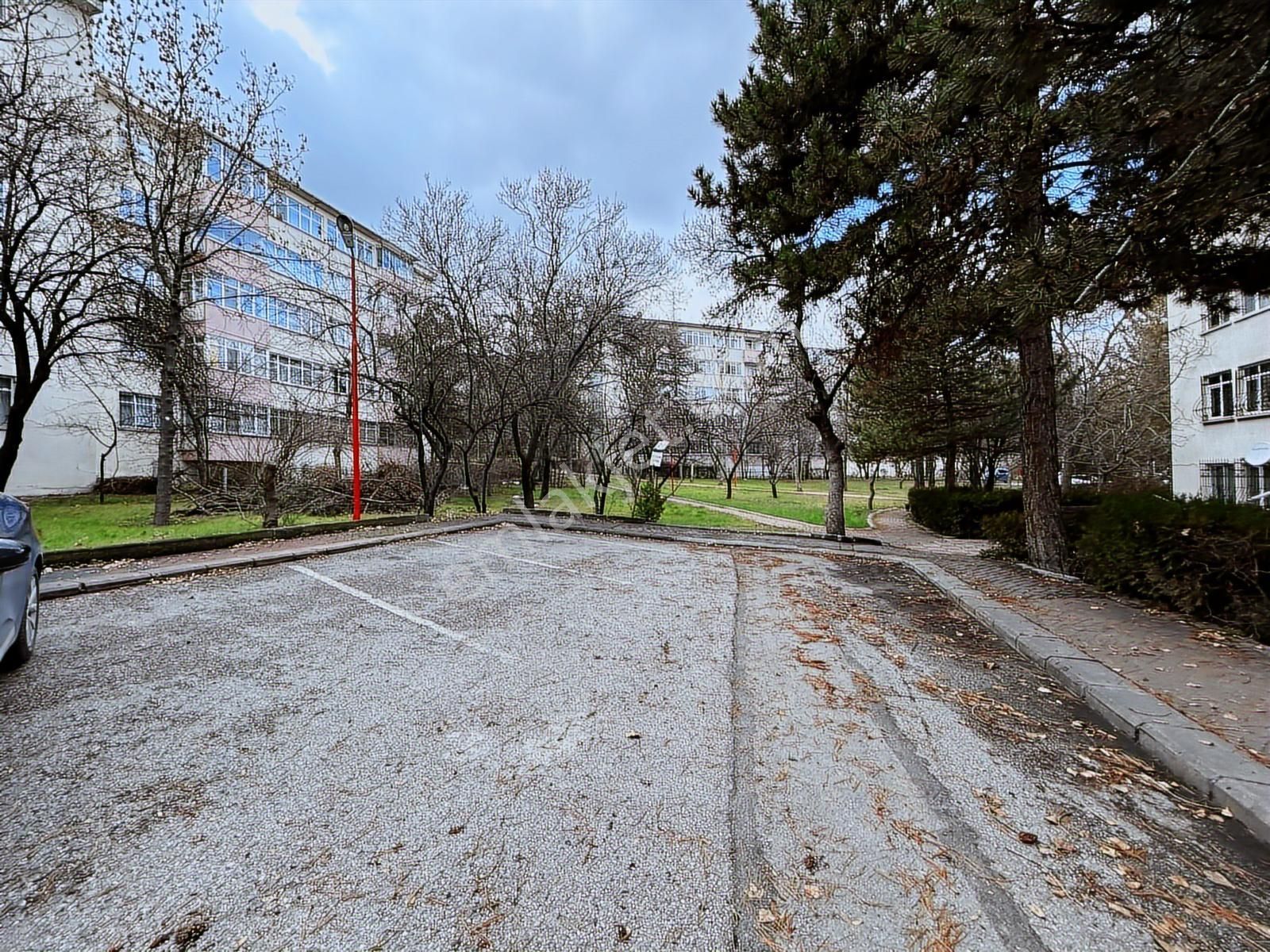 Çankaya Ümitköy Sitesinde 3.katta Yapılı Kiralık 3+1 Daire - Görsel 4