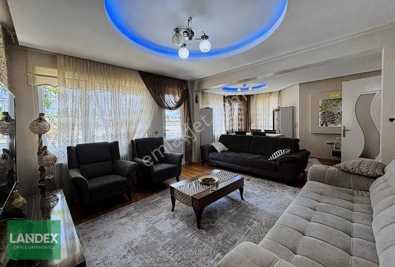 Şemikler Mahallesinde Daire Fiyatına Tripleks Villa Özel Bahçe