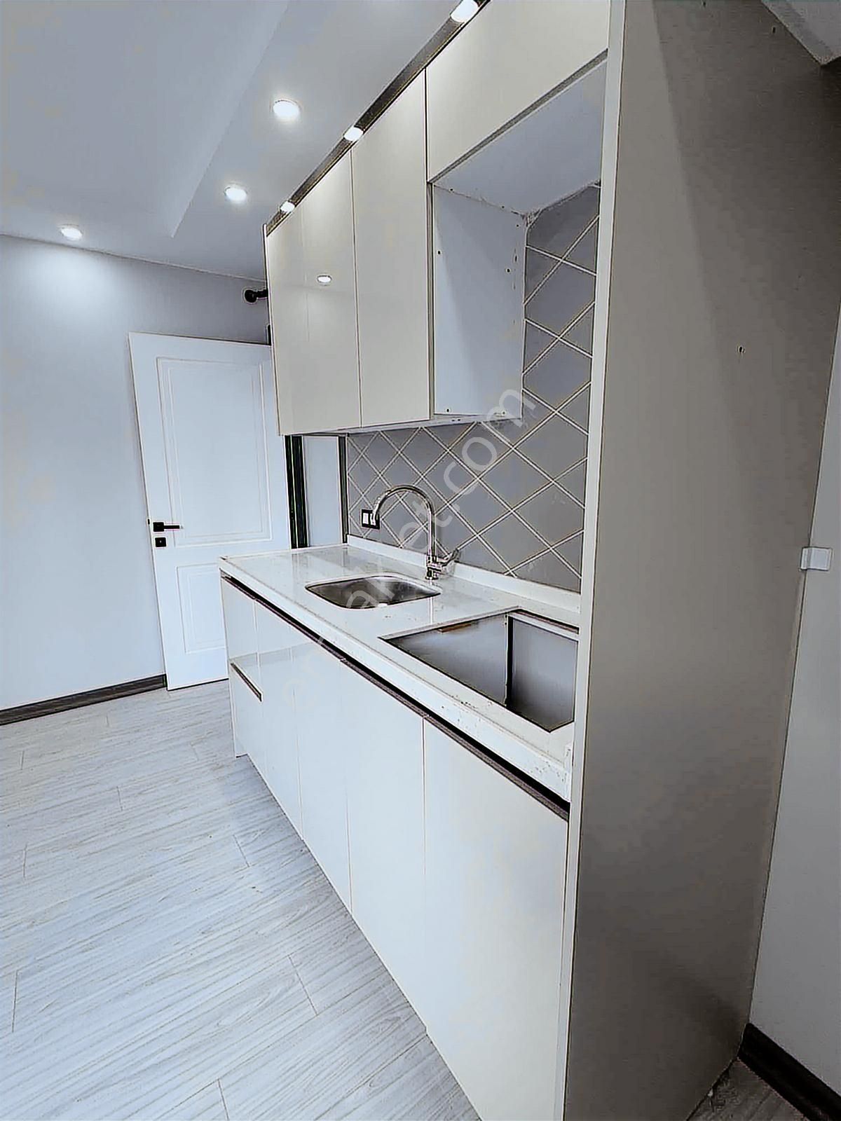 Onay 'dan Çerkezköy Merkez Çarşıda Plaza İçinde 1+1 Daire-ofis - Görsel 4