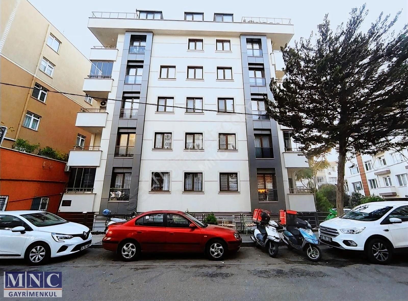 Küçükyalı Atatürk Cad. Marmaraya 5 Dak.kapalı Otopark Eşyalı 1+1