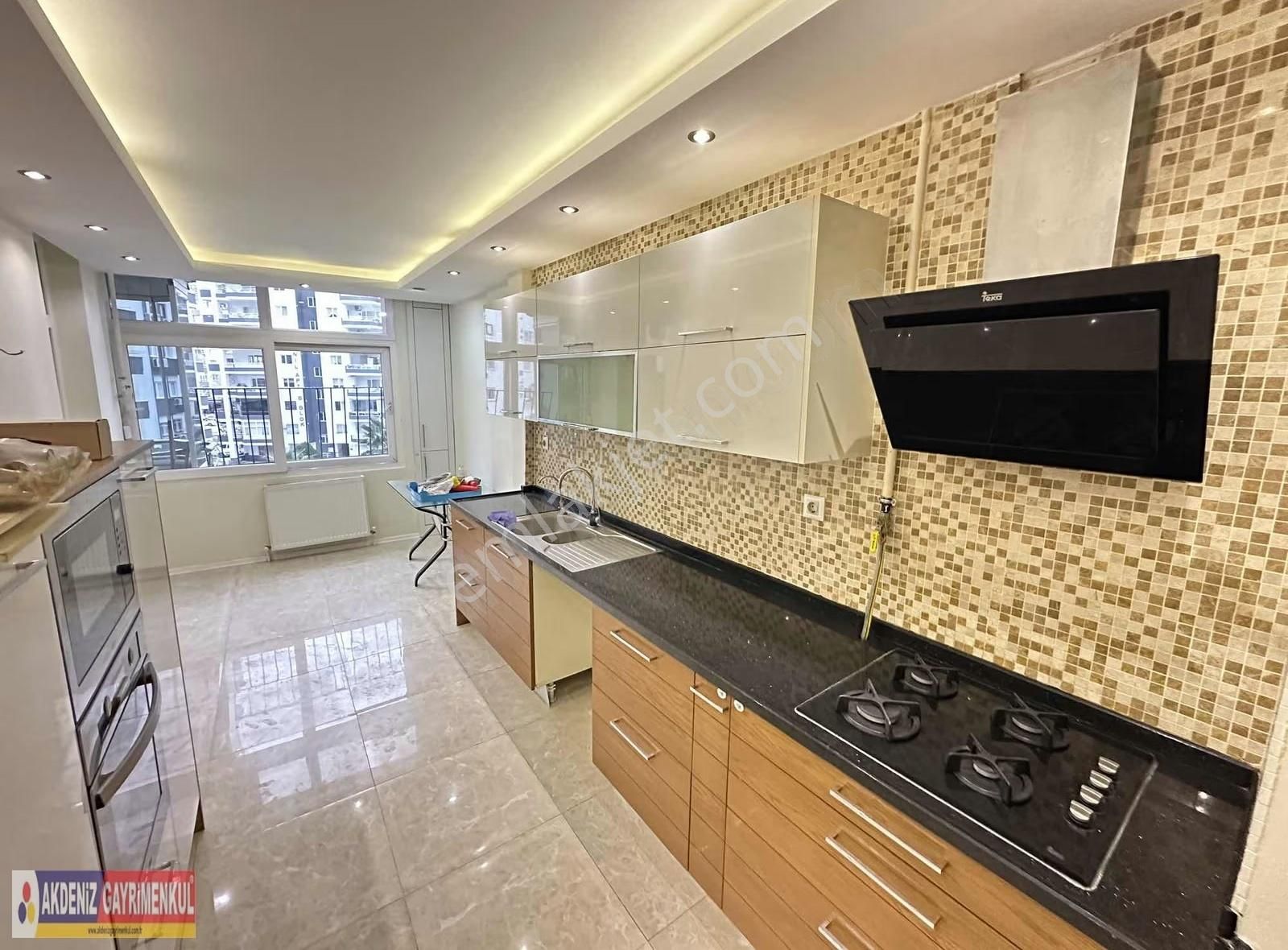 Bulvar Üzeri 3+1 Odaları Geniş Özel İşçilikli Lüks Daire