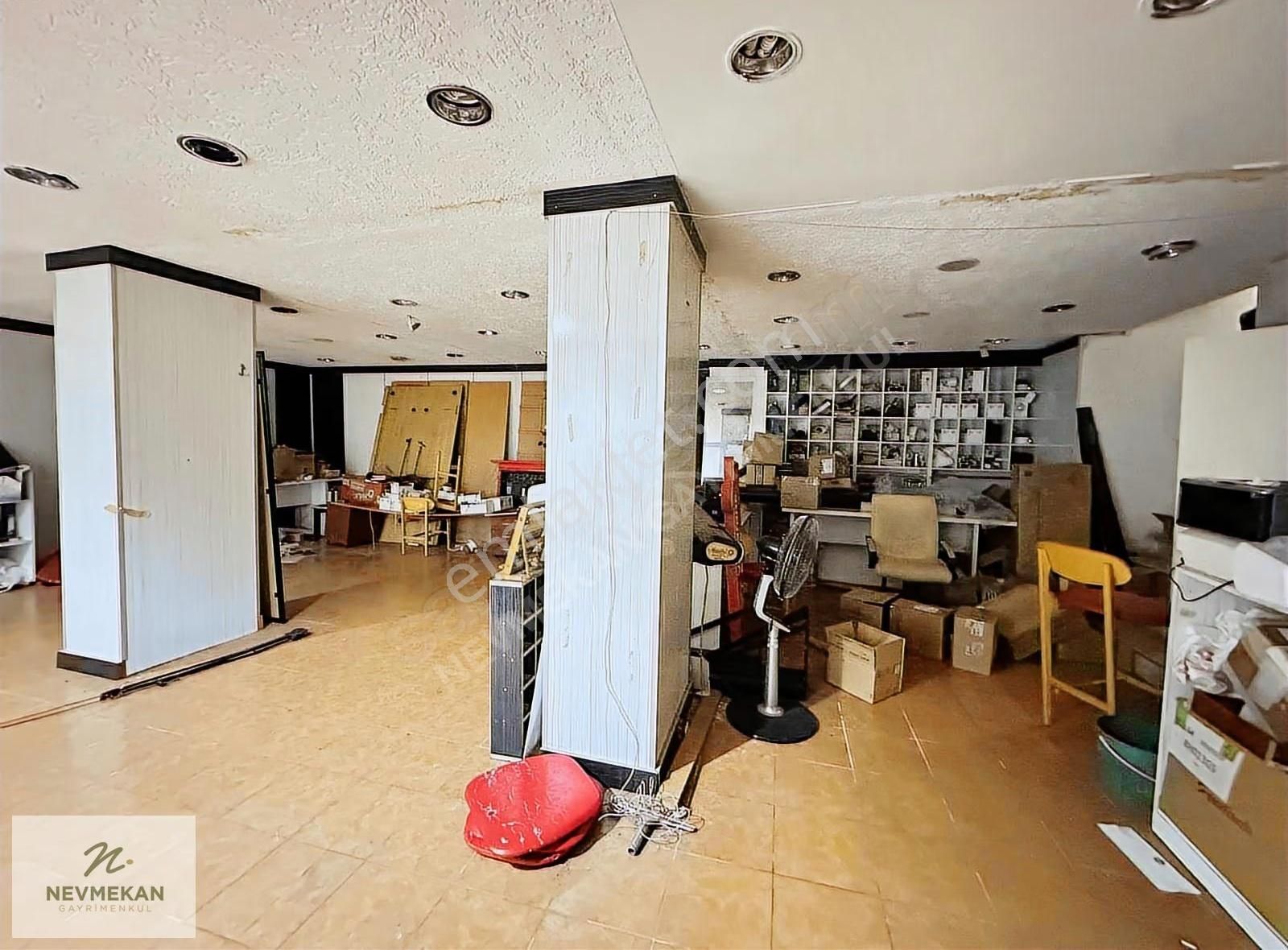 Nevmekan Gayrimenkul'den Merkezi Konumda Kiralık Giriş Dükkan - Görsel 3