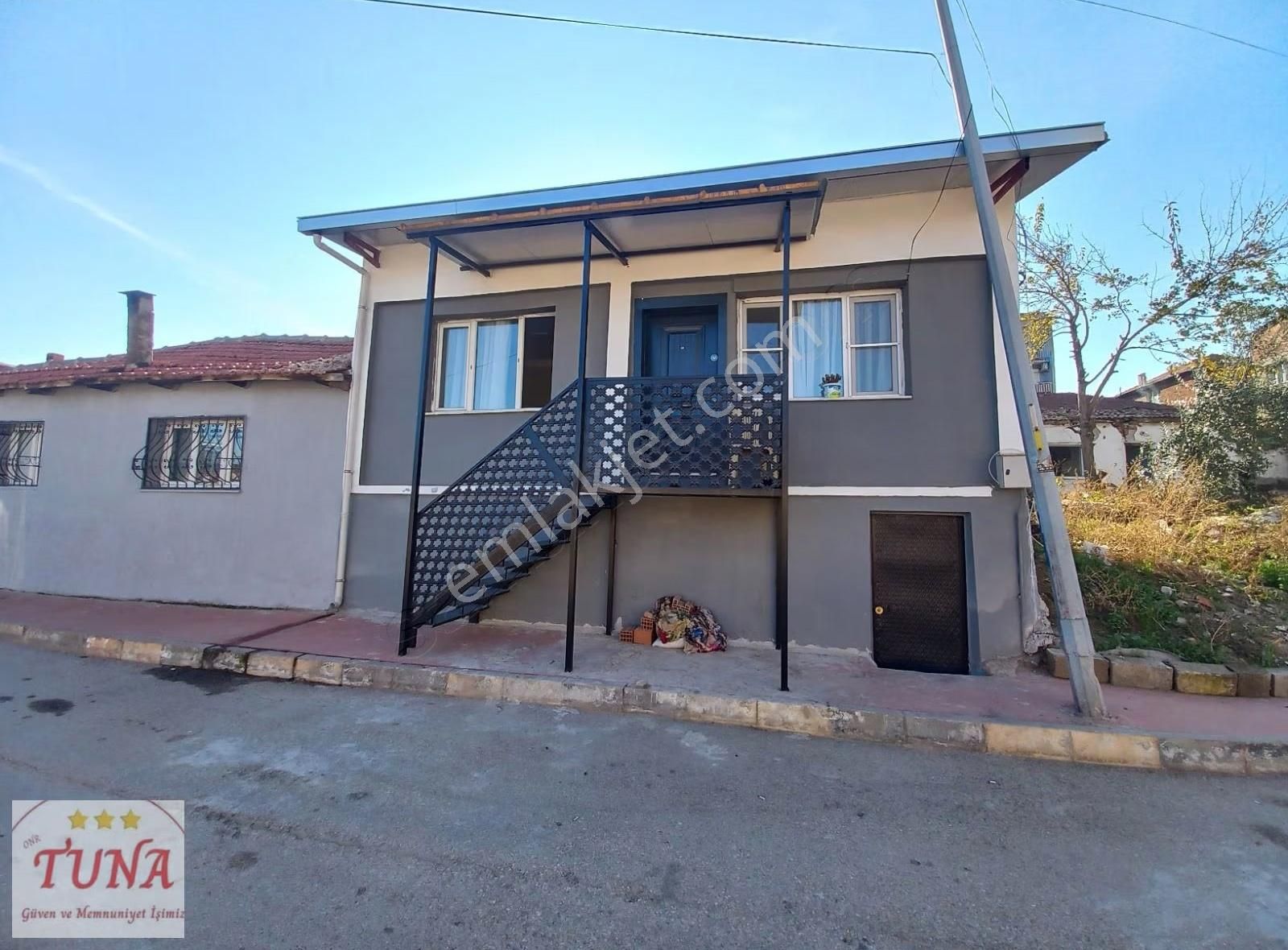 Müstakil Ev Satılık (salı Pazarına Yakın)