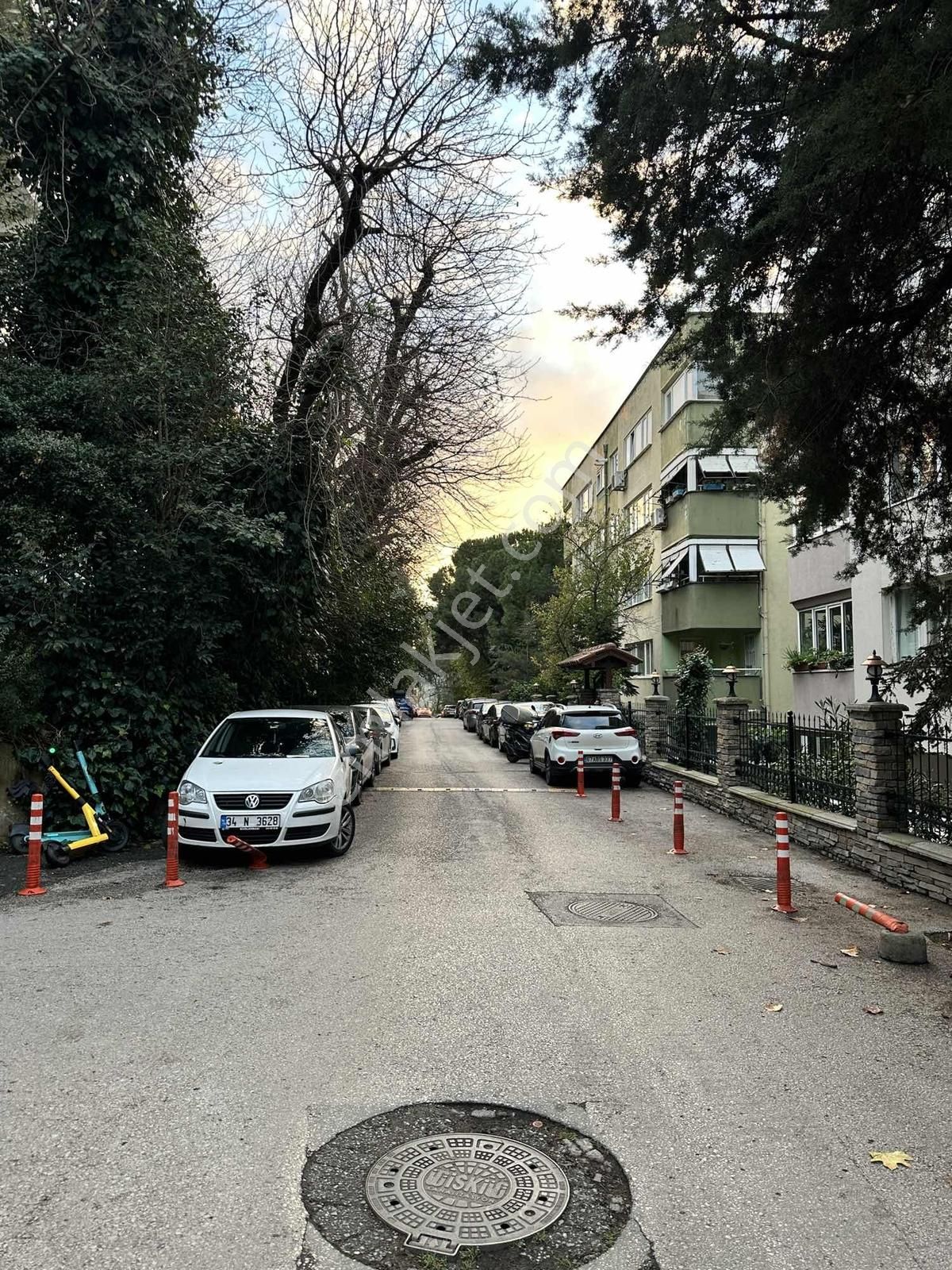 Koşuyolu Sabancı 2 Sitesi Az Katlı,güvenlikli,balkonlu 3+1 - Görsel 32