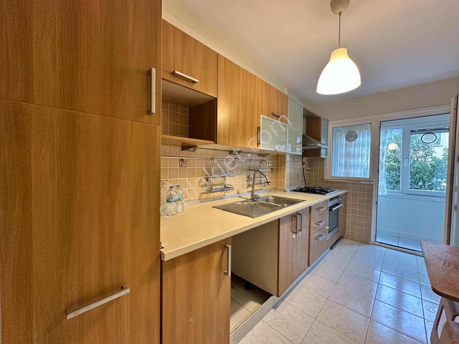 Koşuyolu Sabancı 2 Sitesi Az Katlı,güvenlikli,balkonlu 3+1 - Görsel 17