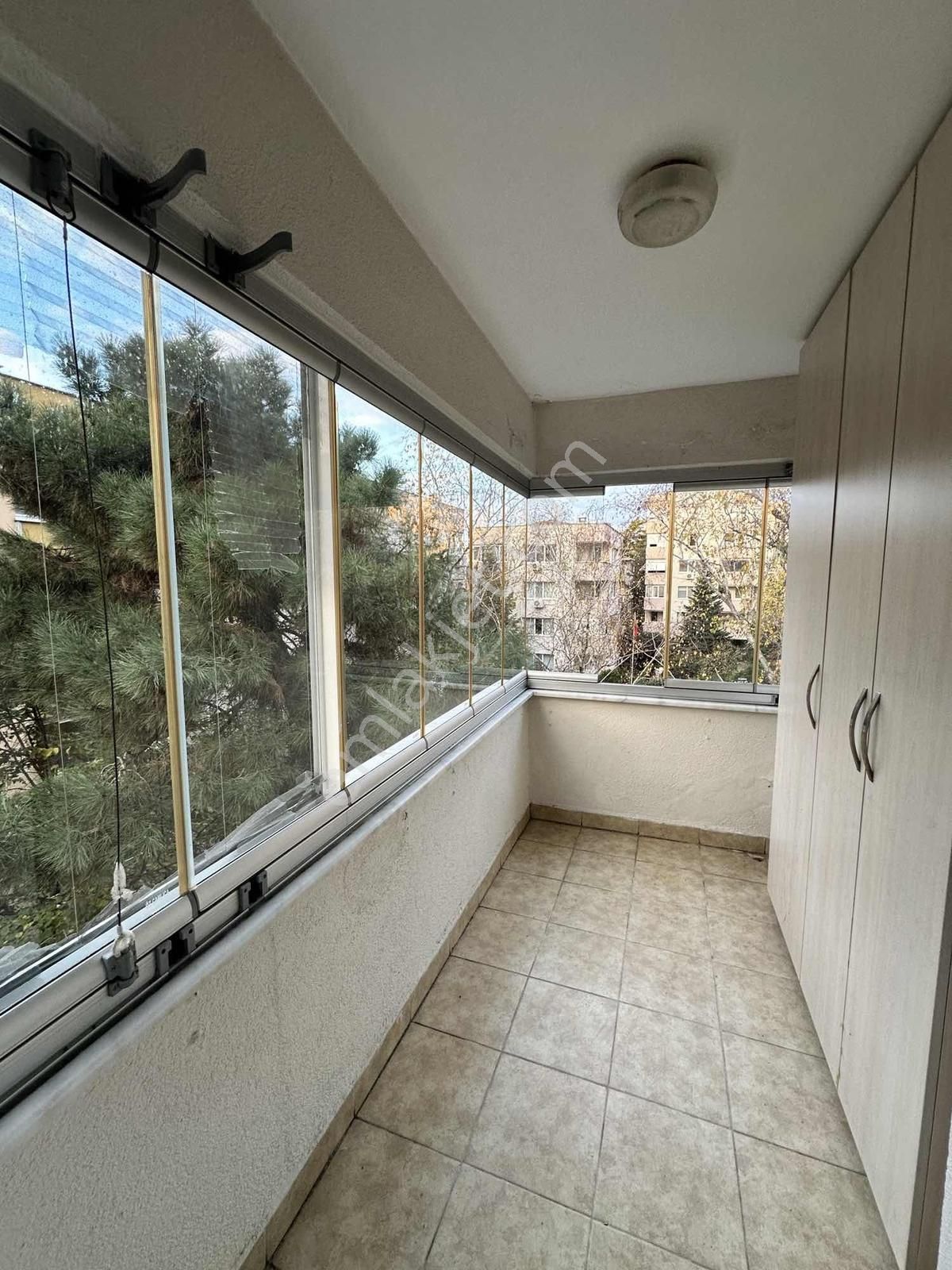 Koşuyolu Sabancı 2 Sitesi Az Katlı,güvenlikli,balkonlu 3+1 - Görsel 3