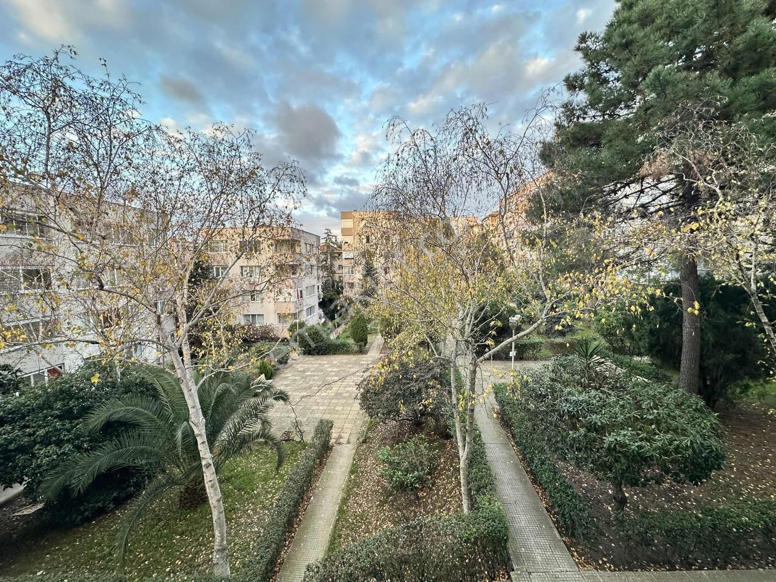 Koşuyolu Sabancı 2 Sitesi Az Katlı,güvenlikli,balkonlu 3+1 - Görsel 34