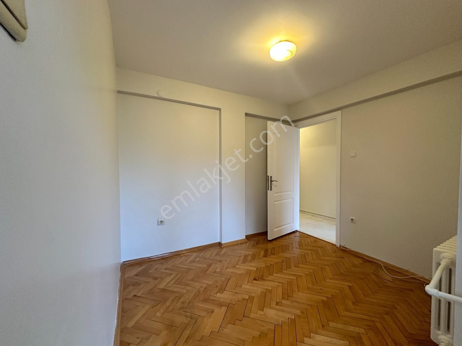 Koşuyolu Sabancı 2 Sitesi Az Katlı,güvenlikli,balkonlu 3+1 - Görsel 30