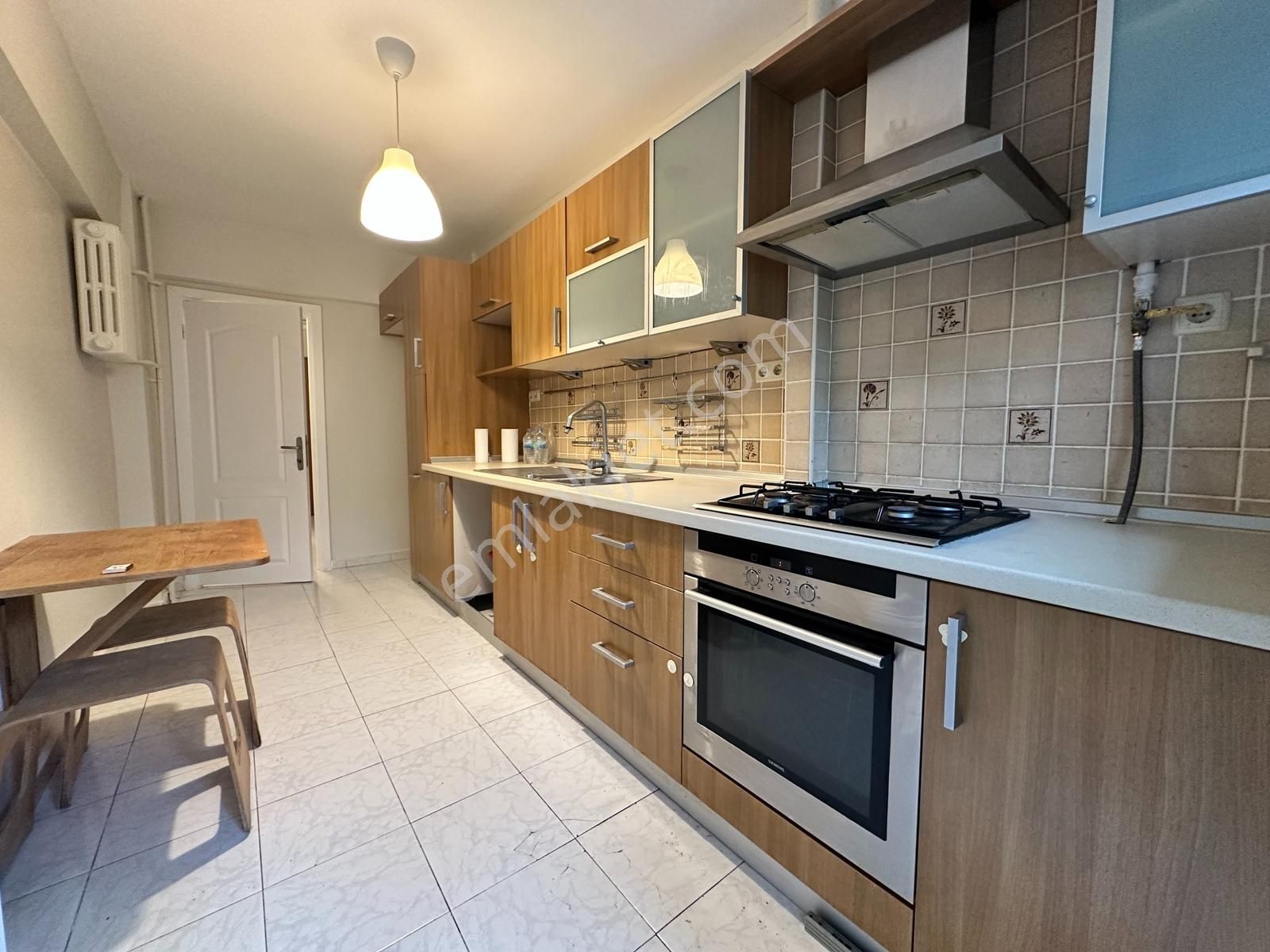 Koşuyolu Sabancı 2 Sitesi Az Katlı,güvenlikli,balkonlu 3+1 - Görsel 20