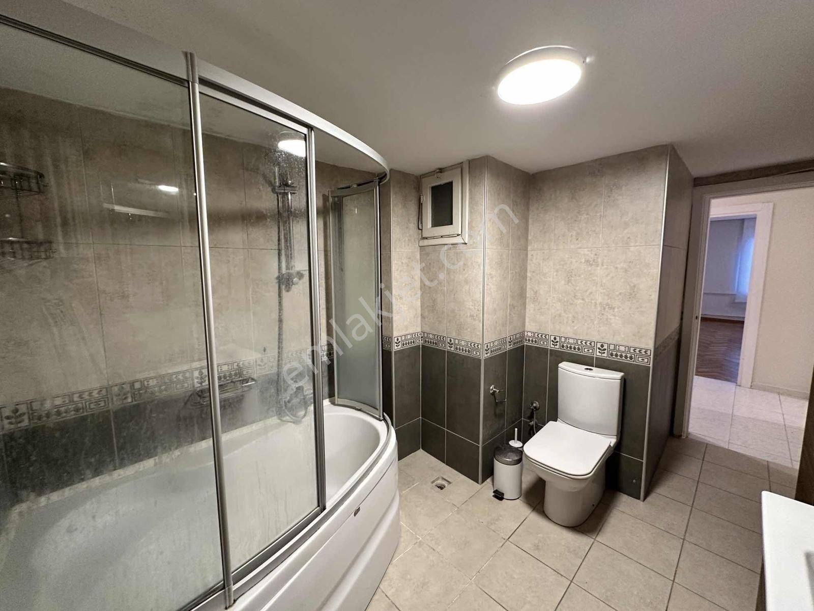 Koşuyolu Sabancı 2 Sitesi Az Katlı,güvenlikli,balkonlu 3+1 - Görsel 9