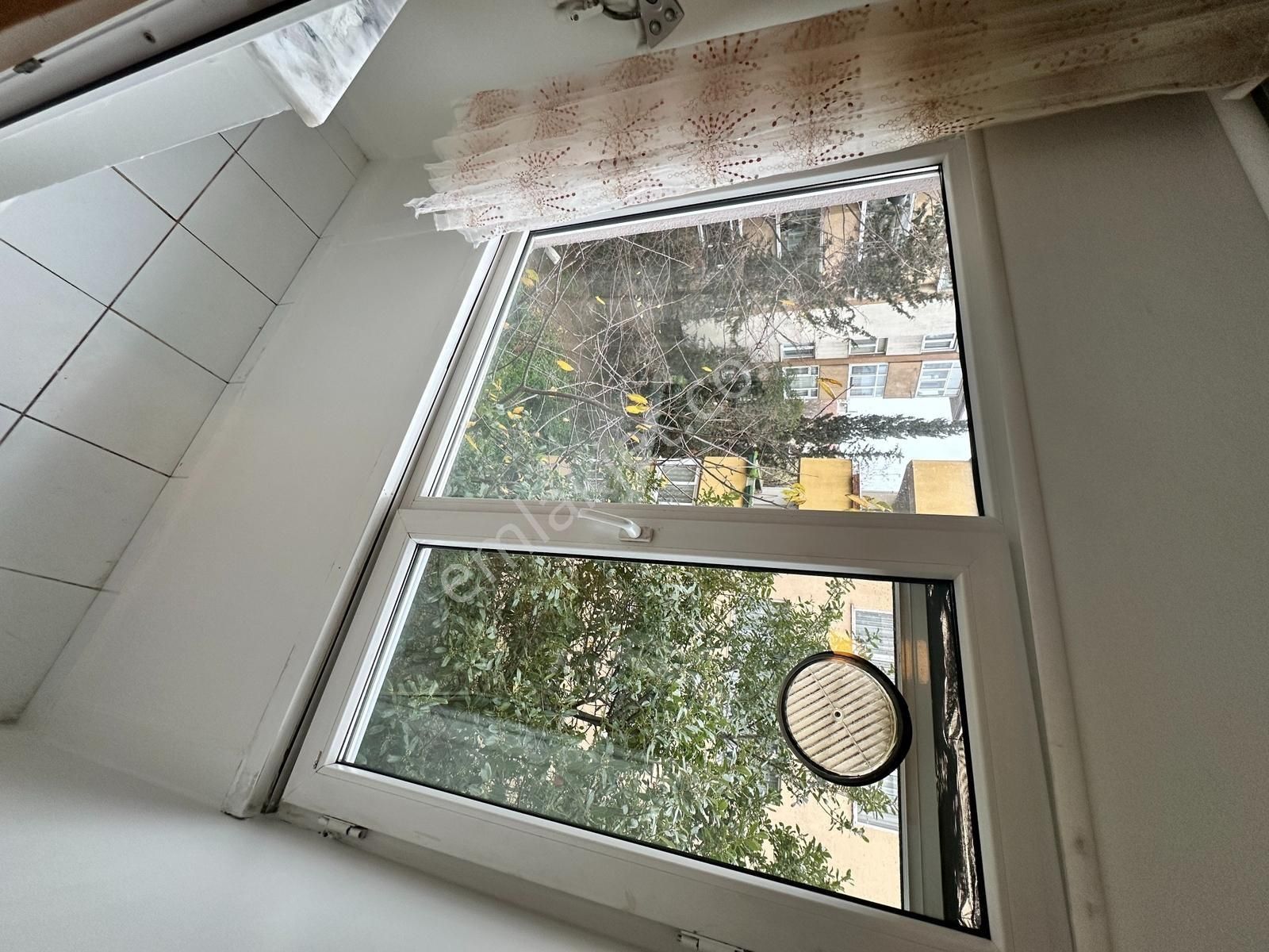 Koşuyolu Sabancı 2 Sitesi Az Katlı,güvenlikli,balkonlu 3+1 - Görsel 6