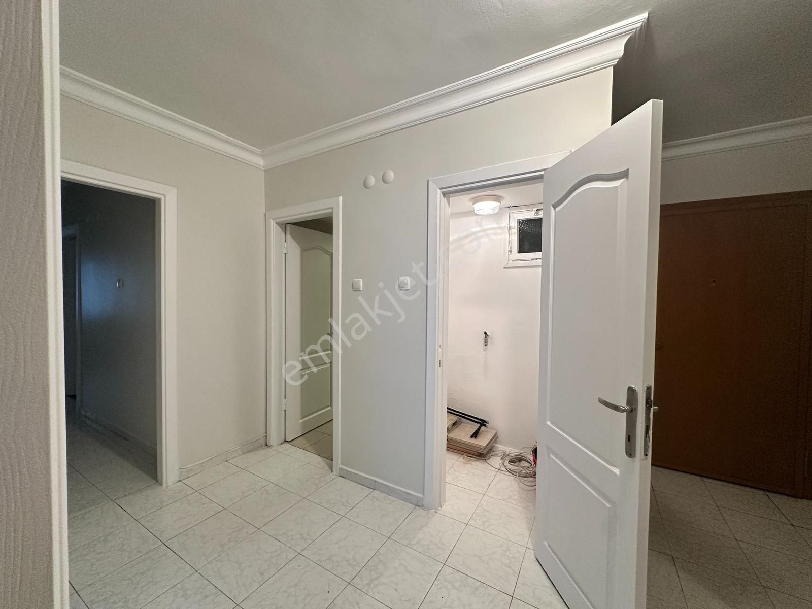 Koşuyolu Sabancı 2 Sitesi Az Katlı,güvenlikli,balkonlu 3+1 - Görsel 7