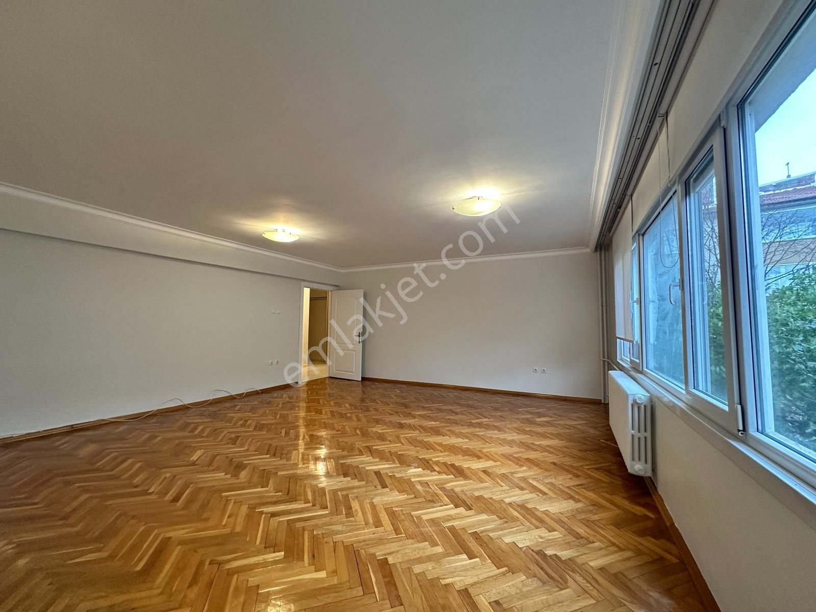 Koşuyolu Sabancı 2 Sitesi Az Katlı,güvenlikli,balkonlu 3+1 - Görsel 16