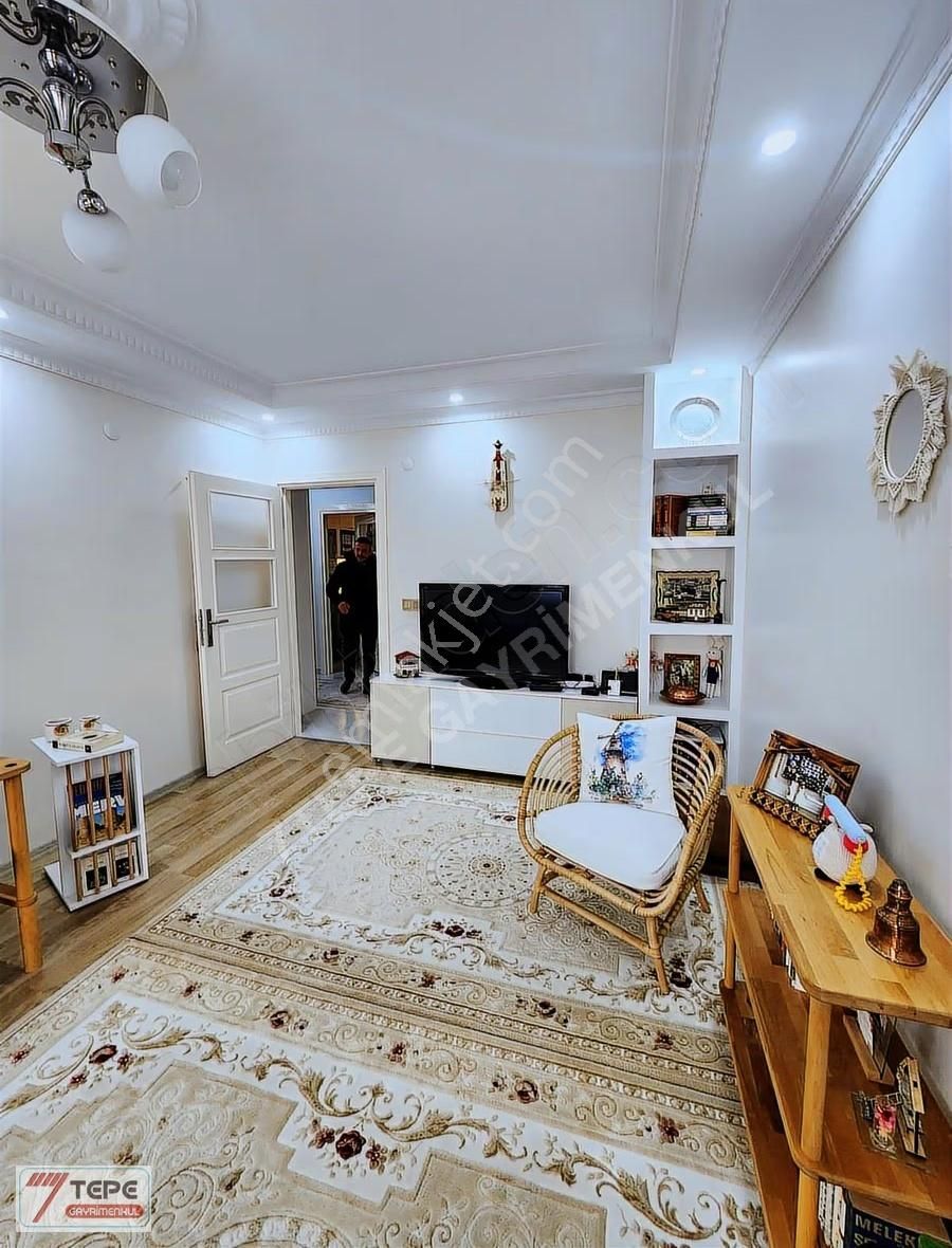 7tepeden Zafer Mahallesinde Satılık 2+1