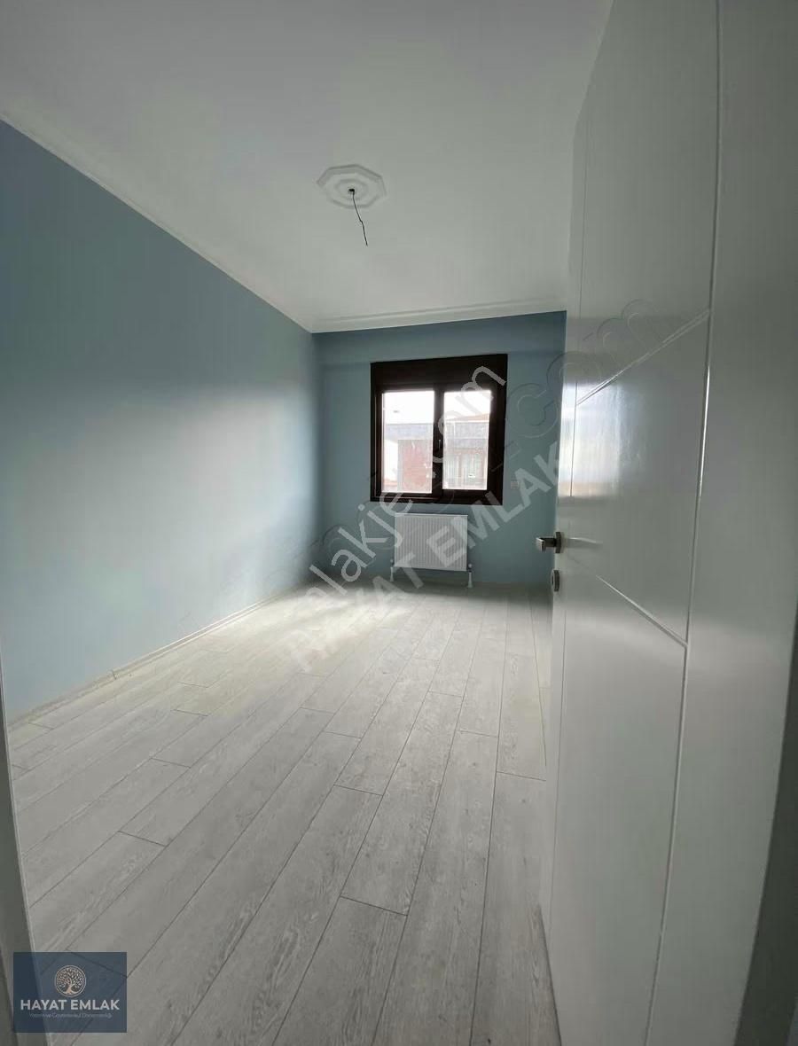 Postane Mahallesi'nde 2 + 1 Satılık Daire - Görsel 6