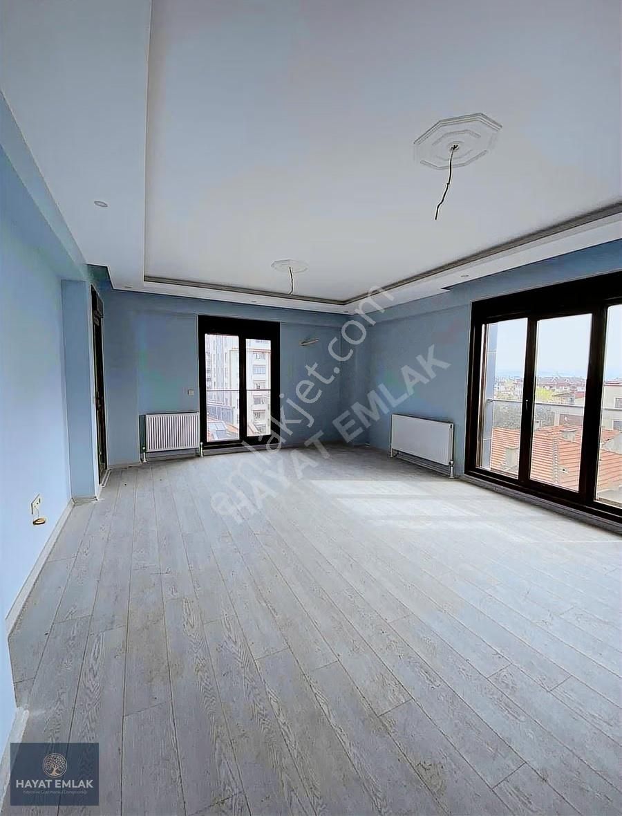 Postane Mahallesi'nde 2 + 1 Satılık Daire - Görsel 5