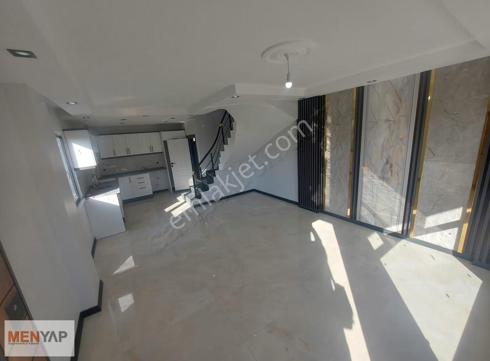 Cem Evi Yakınında Yeniçiftlik'te İskanlı 4+1 Yazlık Villa - Görsel 3