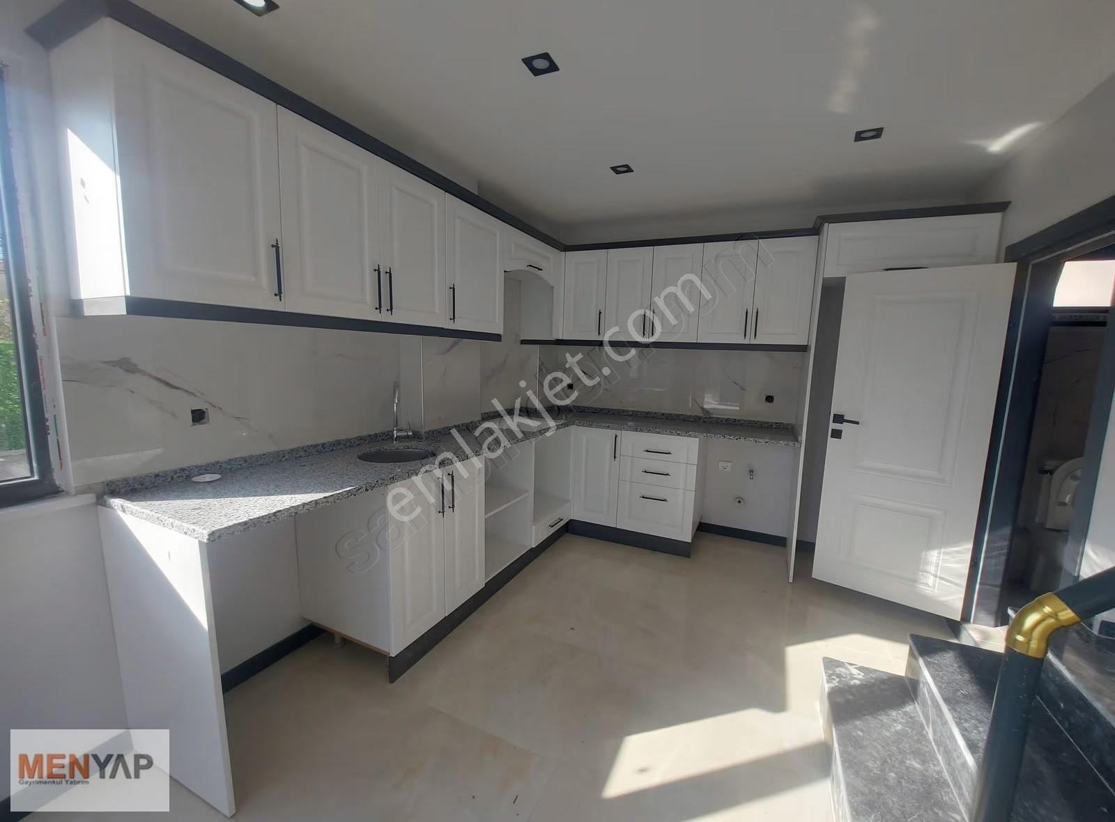 Cem Evi Yakınında Yeniçiftlik'te İskanlı 4+1 Yazlık Villa - Görsel 21