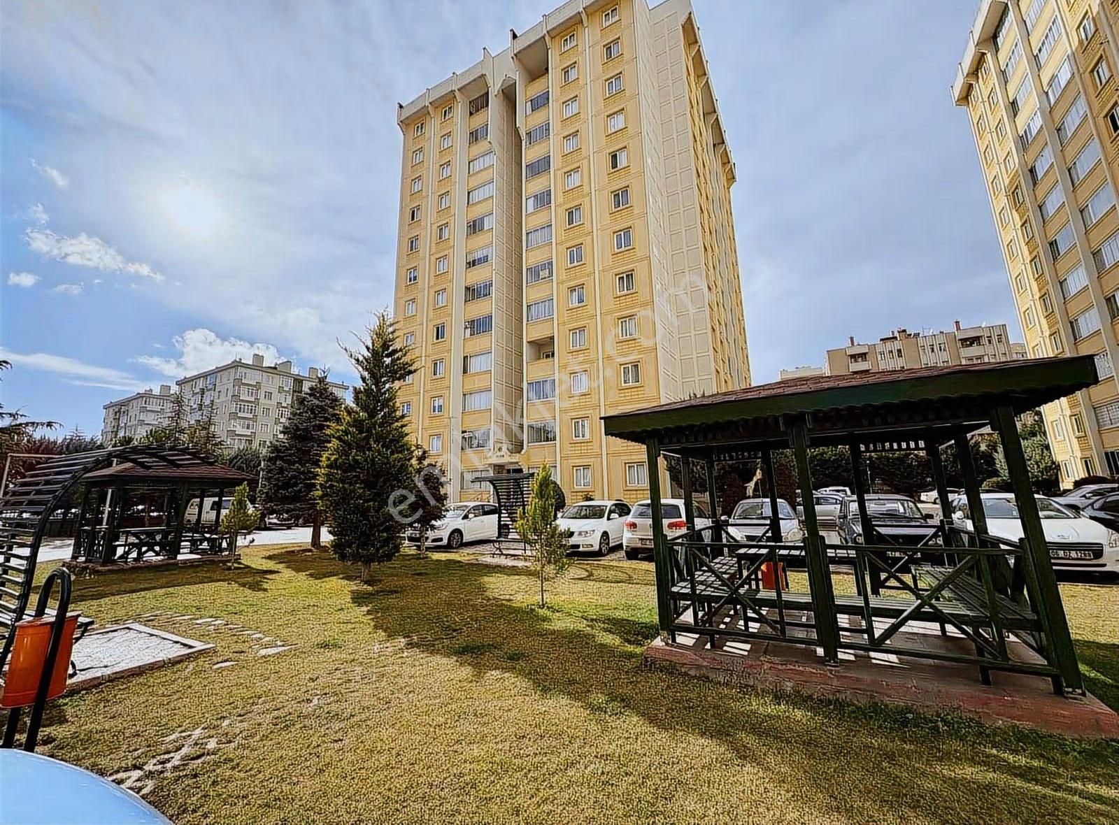 Özlem Yardımcı'dan Yenikent Kardelen Konutları'da Kiralık Daire