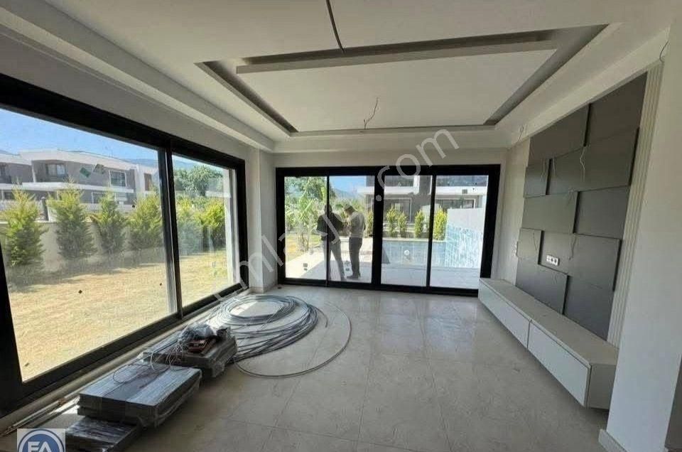 Kuşadası’nda Değerin Altında Özel Havuzlu Satılık Villa - Görsel 5