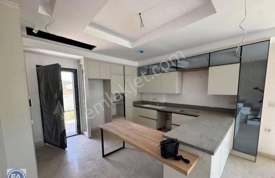 Kuşadası’nda Değerin Altında Özel Havuzlu Satılık Villa - Görsel 2