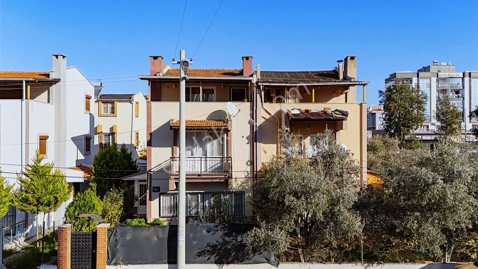 Çiğli İnönü 'de Daire Fiyatına Tripleks Bahçeli 4+1