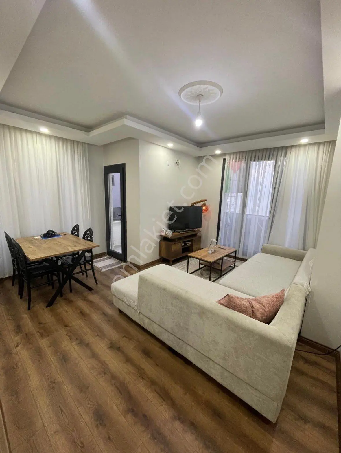 Denizköşkler'de 2+1 Yeni Bina 80m2 Acil Satılık Ara Kat Daire