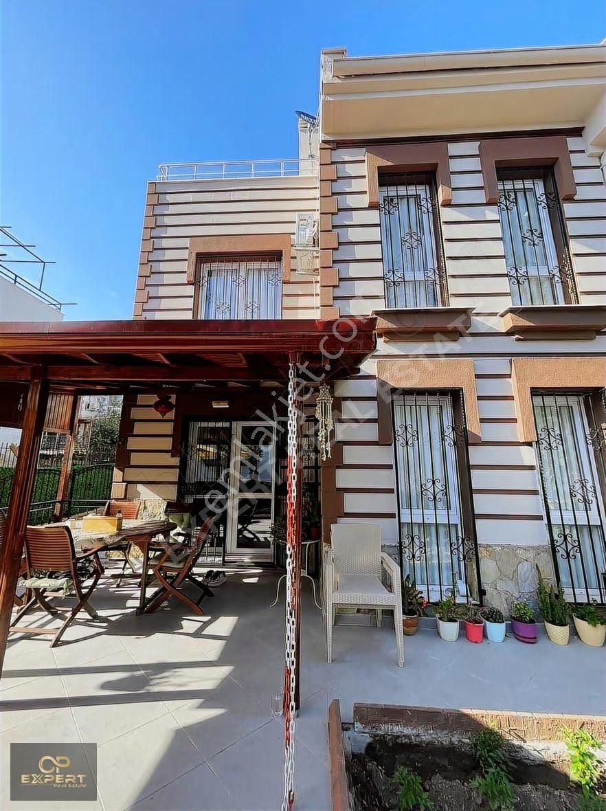 Kuşadası Kadınlar Denızı 4+1 Bahçelı Vılla