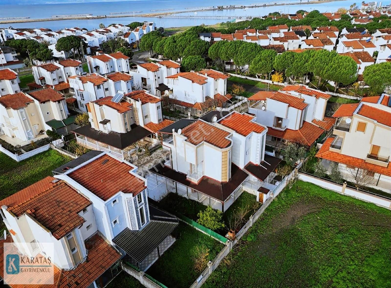 Altınova Sahil | İskele Mevki Plajlara Yakın Tripleks Villa