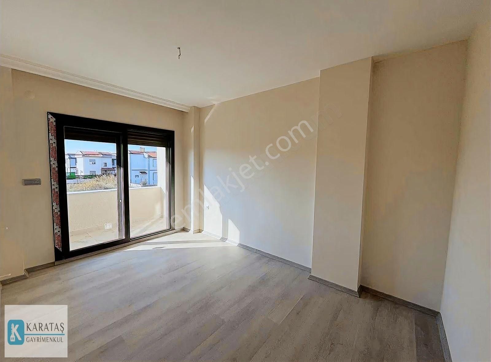 Altınova Sahilde Satılık Müstakil Bahçeli 2+1 Villa - Görsel 11
