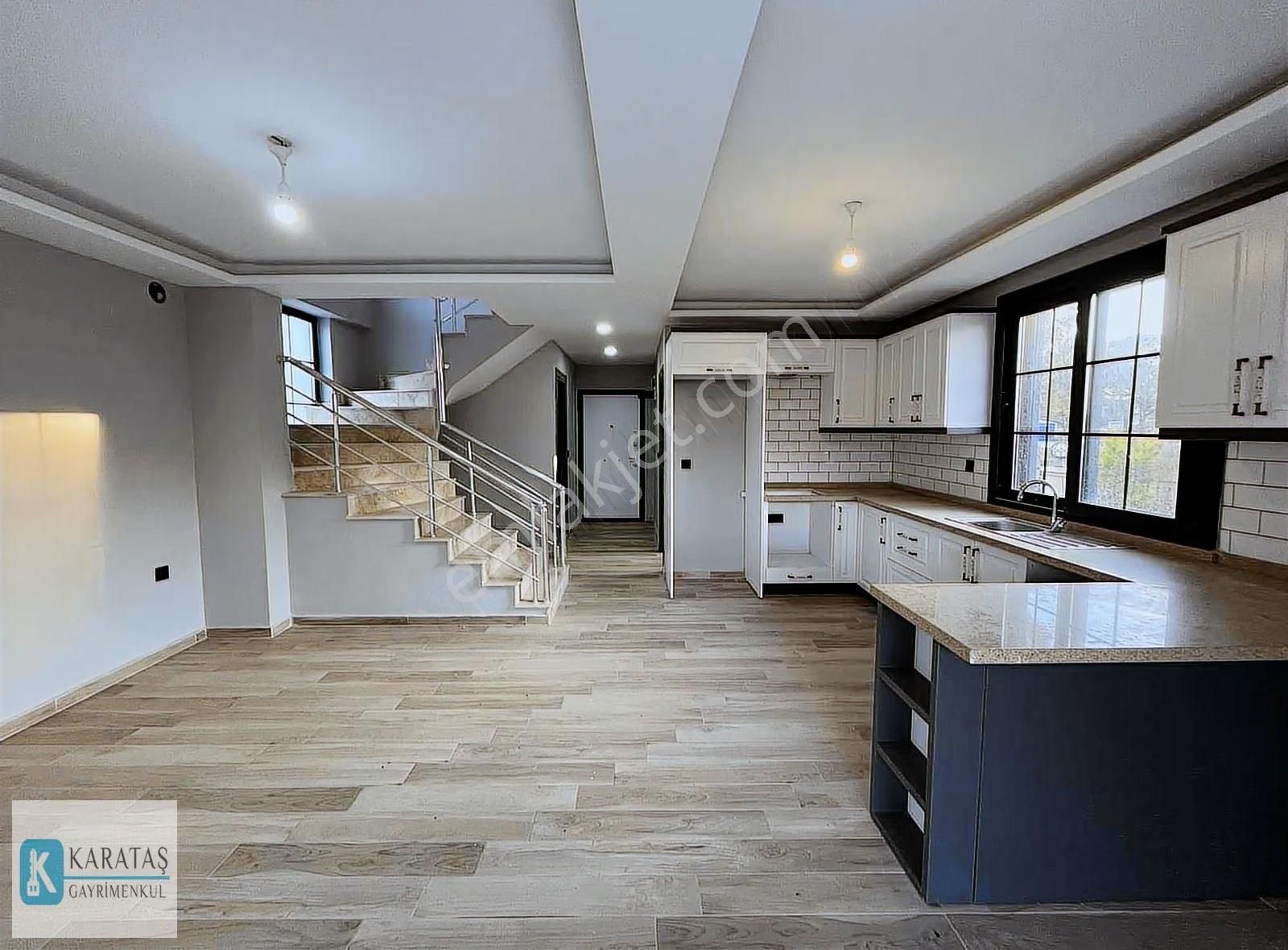 Altınova'da Denize 150 M Site İçerisinde Satılık 4+1 Villa - Görsel 20