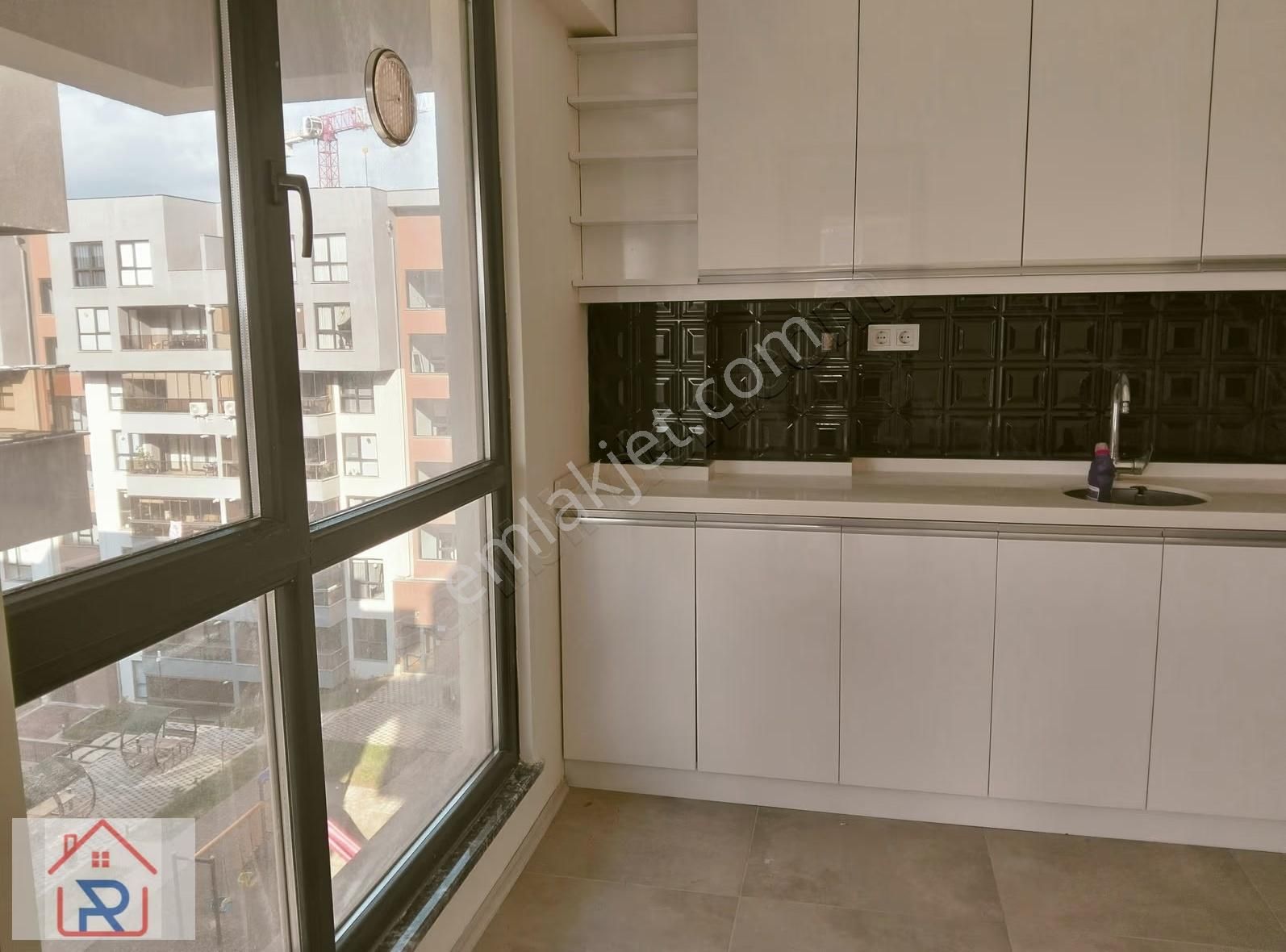 Otoparklı Bulvarda Havuzlu 3+1 Arakat Daire - Görsel 9