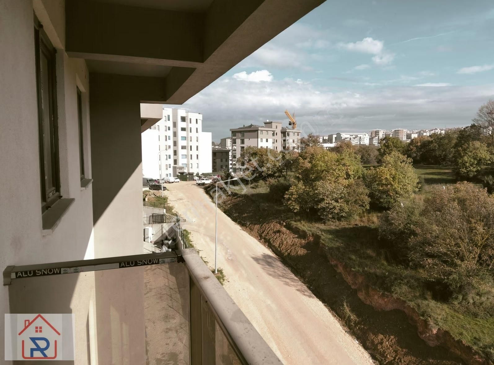 Otoparklı Bulvarda Havuzlu 3+1 Arakat Daire - Görsel 4