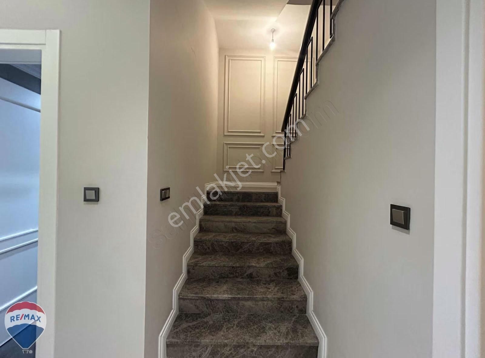 Remax Mavi'den Vadi Villalarında Bahçeli Teraslı 4+1 Villa - Görsel 7