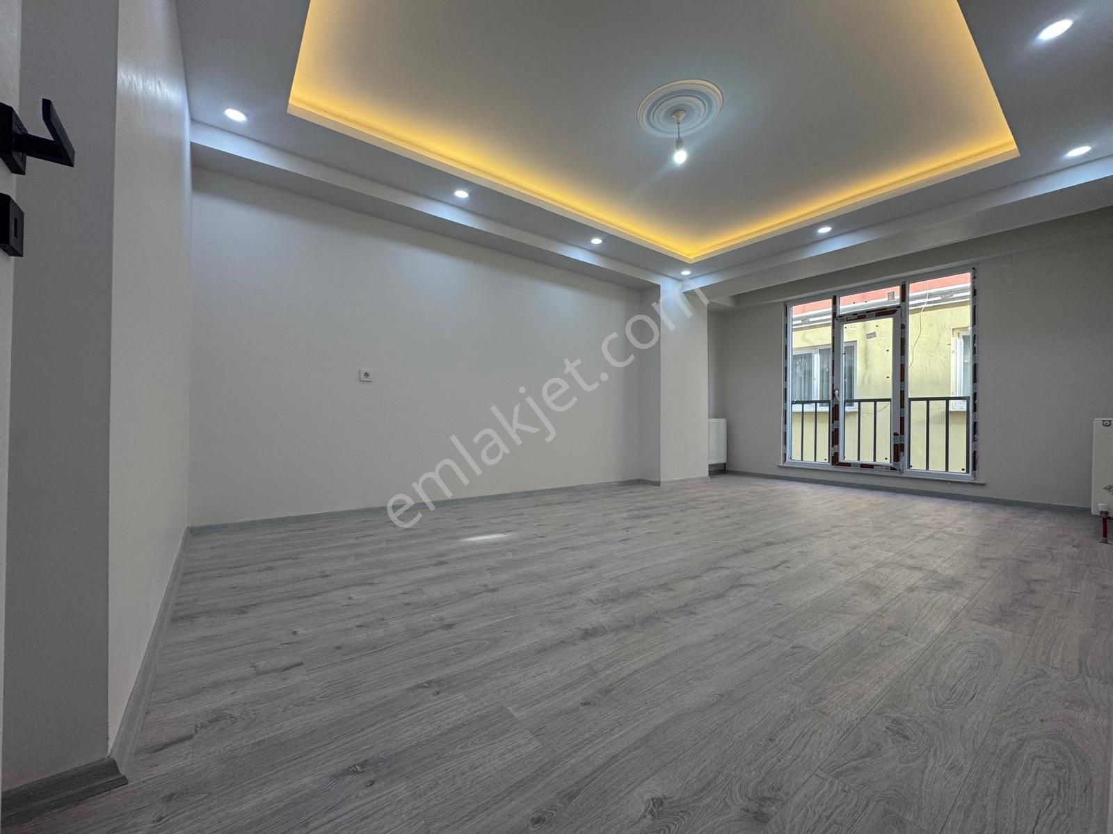 Yıldız Dan Hürriyette Metrobüse Yakın Sıfır Lüx 2+1 Ara Kat Daire - Görsel 3