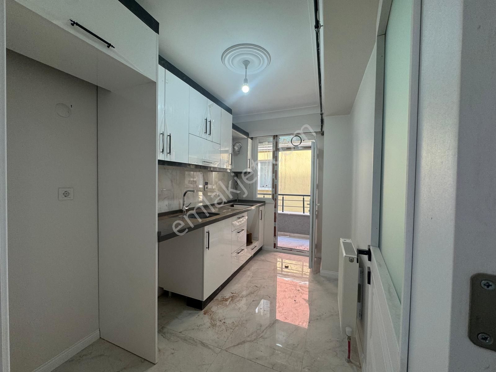 Yıldız Dan Hürriyette Metrobüse Yakın Sıfır Lüx 2+1 Ara Kat Daire - Görsel 8