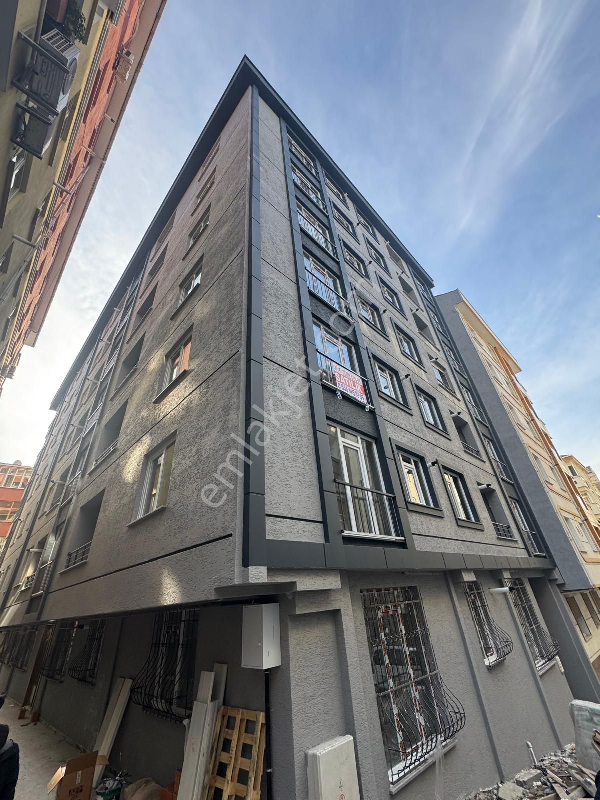 Yıldız Dan Hürriyette Metrobüse Yakın Sıfır Lüx 2+1 Ara Kat Daire