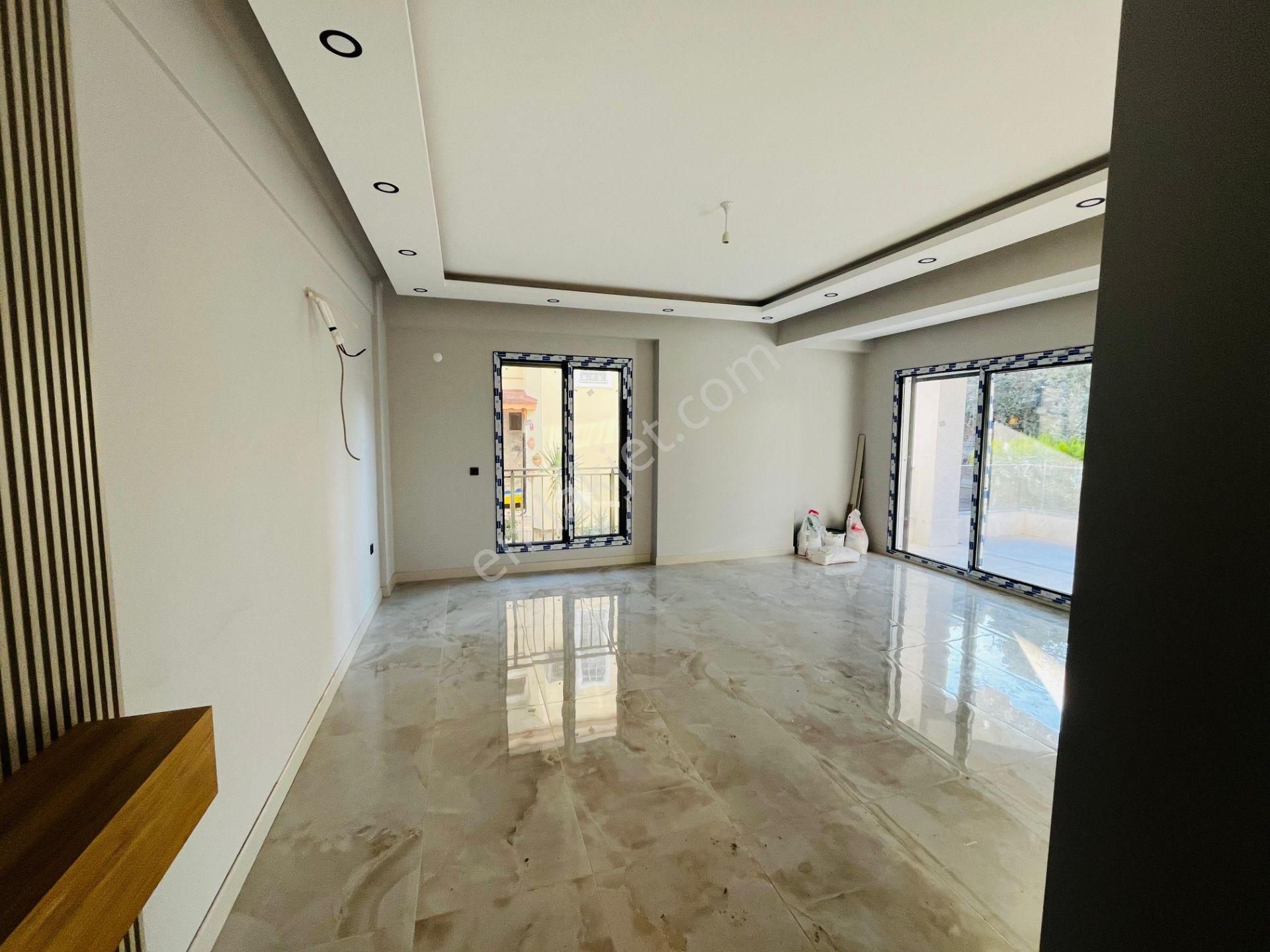 Altınoluk Narlı Bölgesinde Denize 300 Metre 4+1 Bahçeli Yerden Isıtmalı Sıfır Triblex Villa - Görsel 4