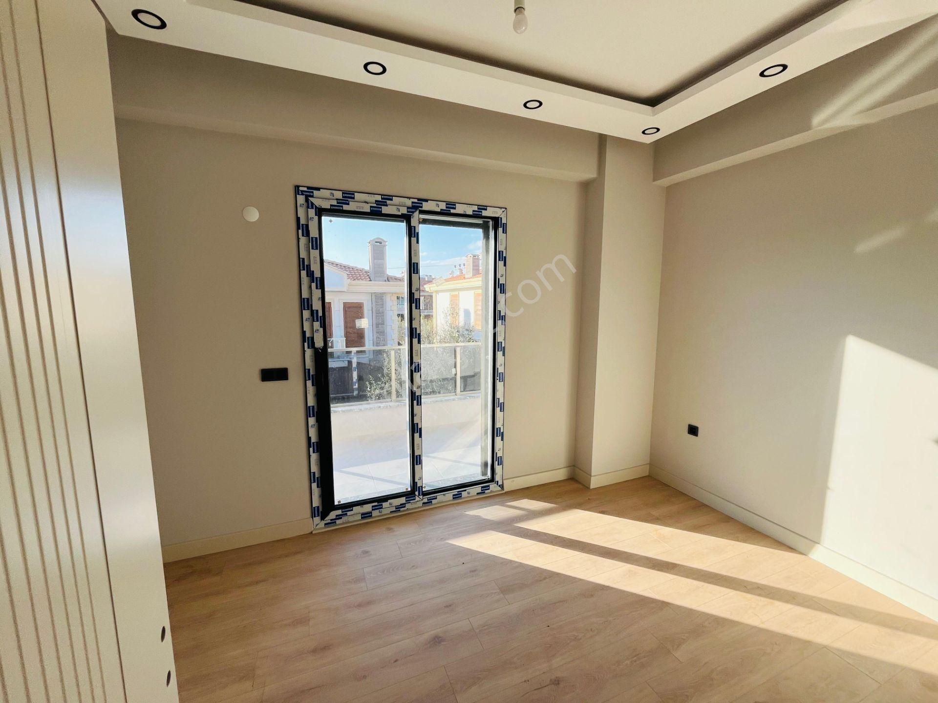 Altınoluk Narlı Bölgesinde Denize 300 Metre 4+1 Bahçeli Yerden Isıtmalı Sıfır Triblex Villa - Görsel 21