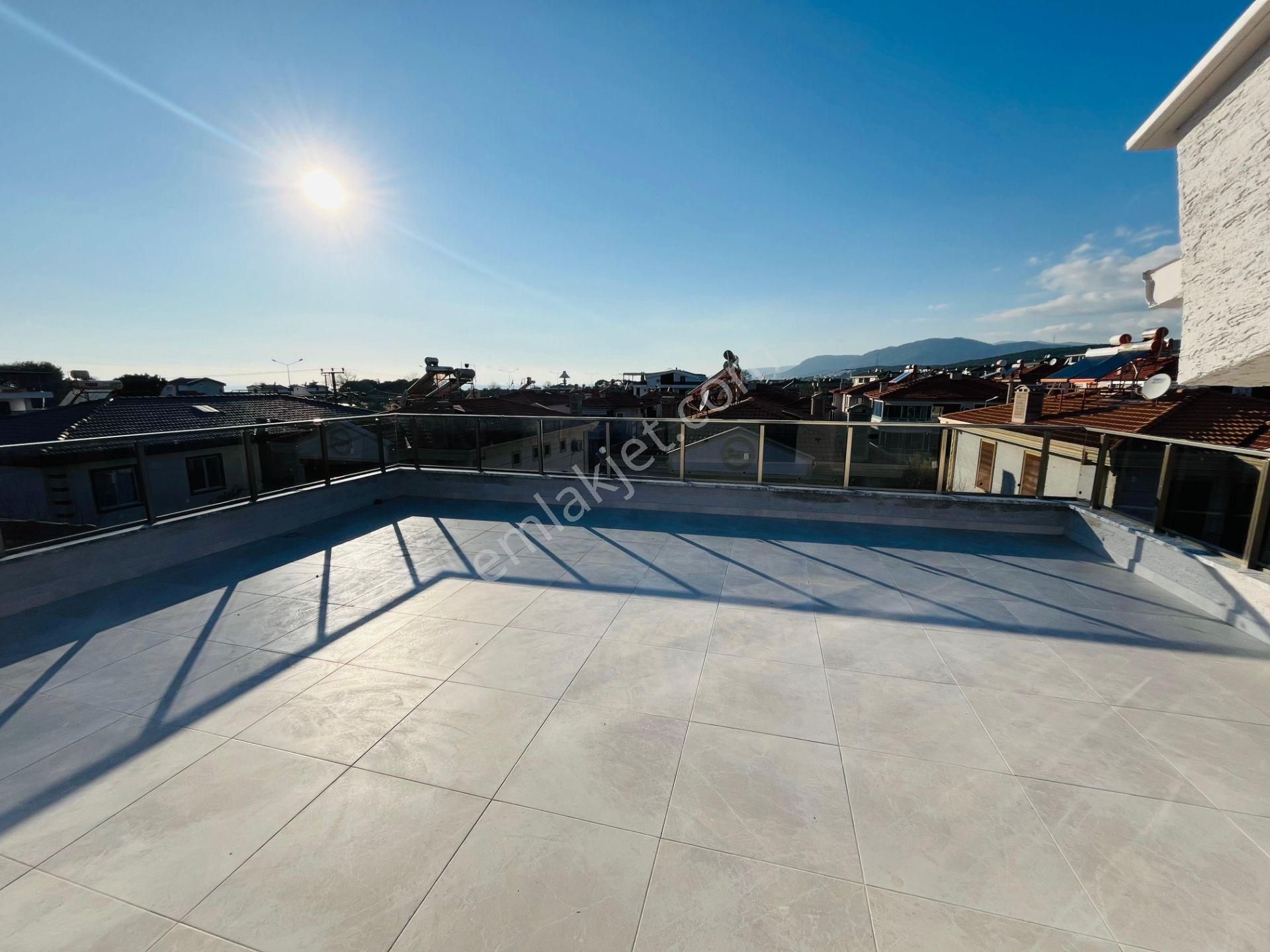 Altınoluk Narlı Bölgesinde Denize 300 Metre 4+1 Bahçeli Yerden Isıtmalı Sıfır Triblex Villa - Görsel 32