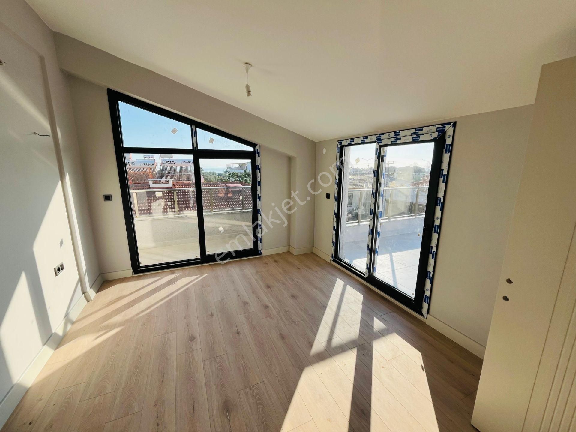 Altınoluk Narlı Bölgesinde Denize 300 Metre 4+1 Bahçeli Yerden Isıtmalı Sıfır Triblex Villa - Görsel 28
