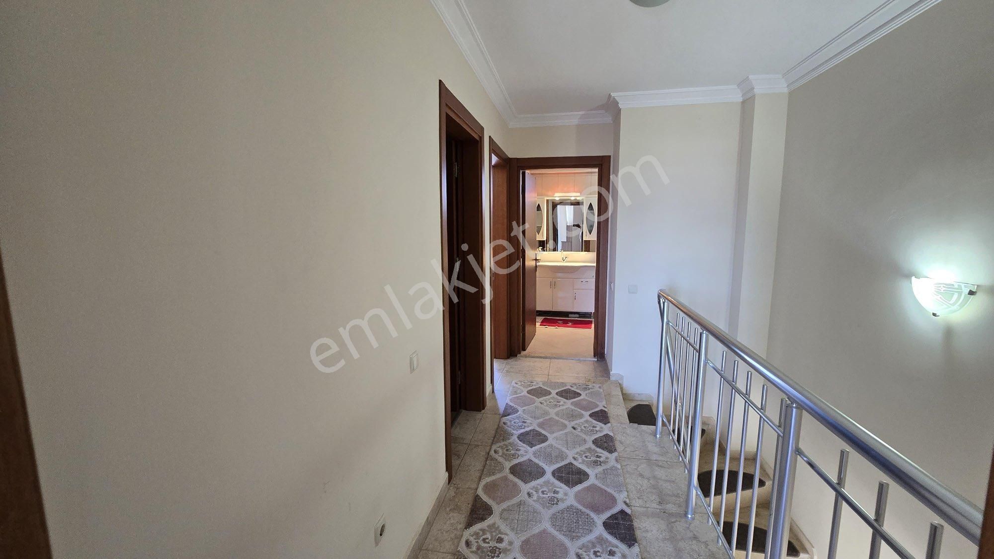 Kuşadası’nda Havuzlu Sitede Satılık Villa - Görsel 12