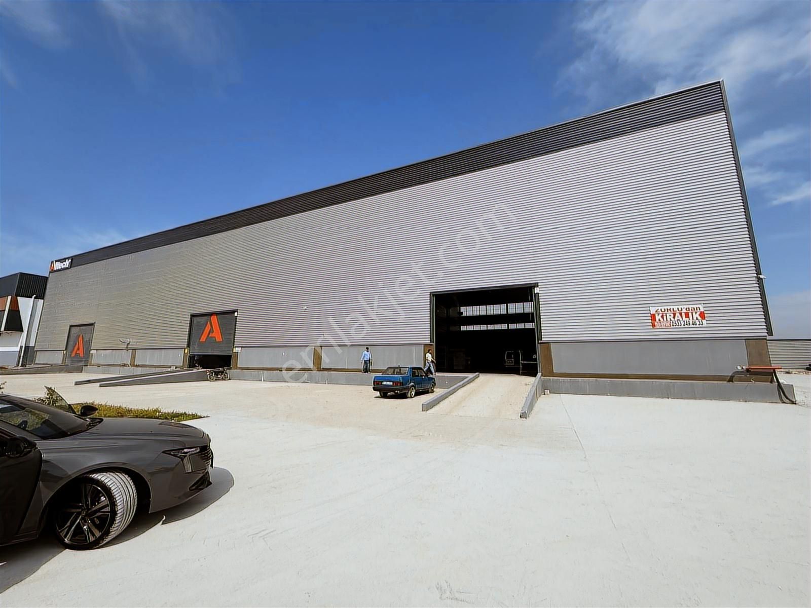 Zorlu'dan E-5 Karayolu Üzerin'de 2000m2 Kiralık İşyeri Depo