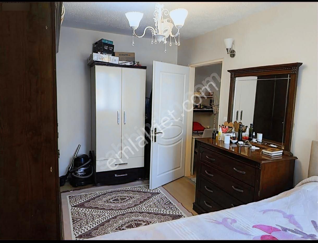 100.yıl Evlerinde Satılık 3+1 Bakımlı Daire