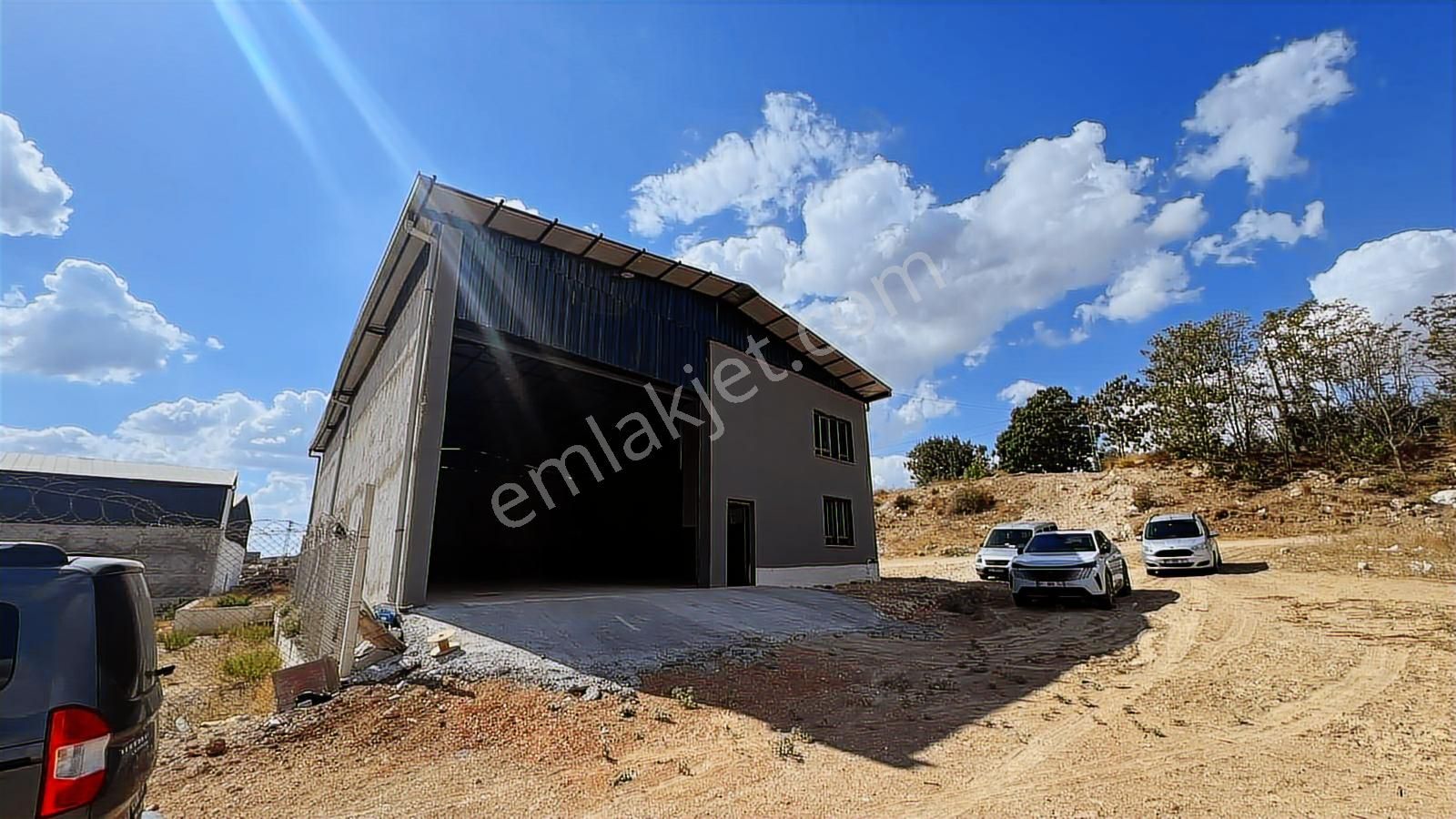 Zorlu Gayrimenkul'den Suluca'da Kiralık 400m2 Depolamaya Uygun - Görsel 2