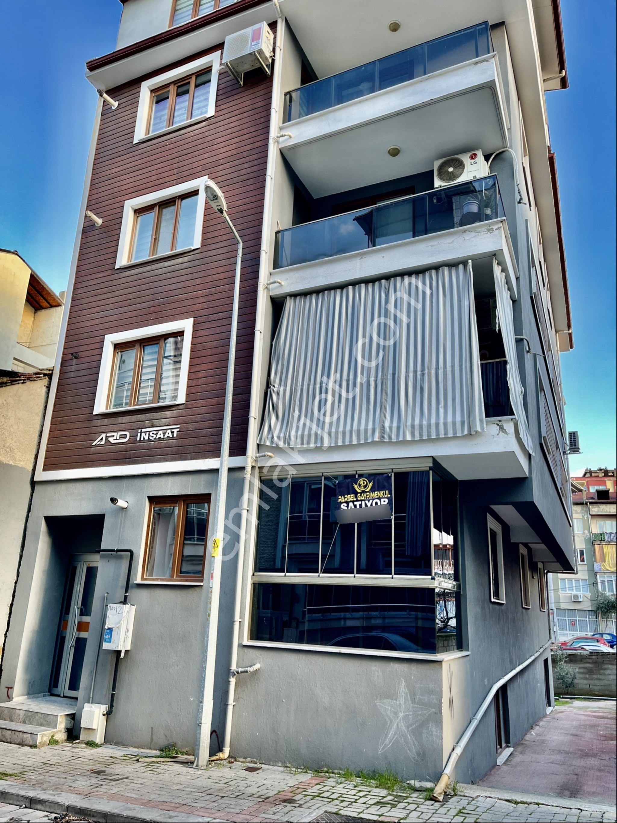 Akkonakta 3+1 8yaşında Yerden Isıtmalı Satılık Daire