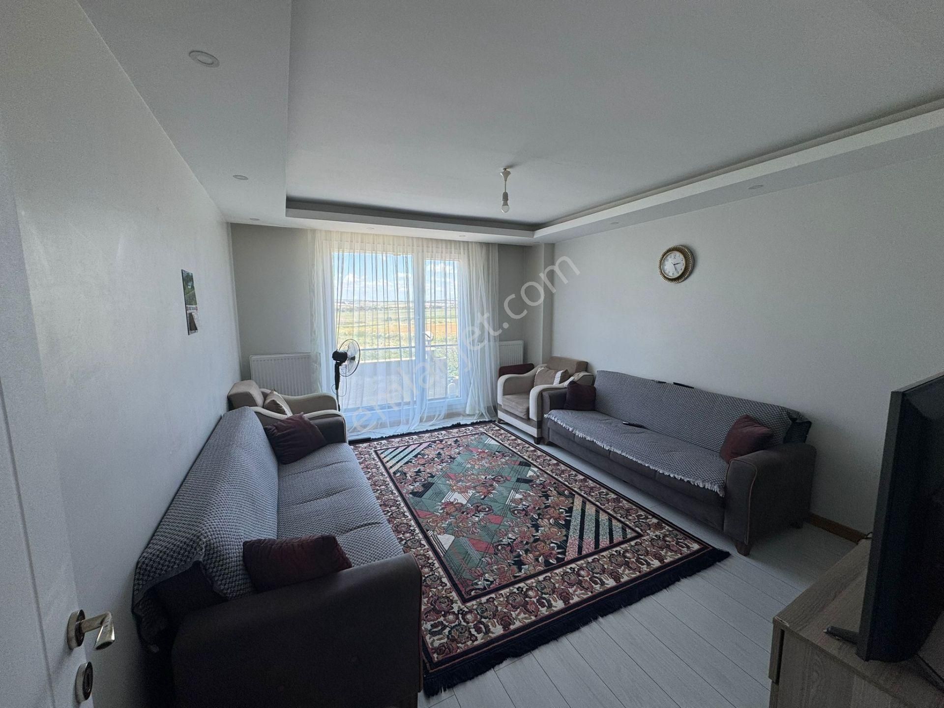 Silivri Yeni Mahallede Üniversite Yakınında 3 Oda 1 Salon Daire