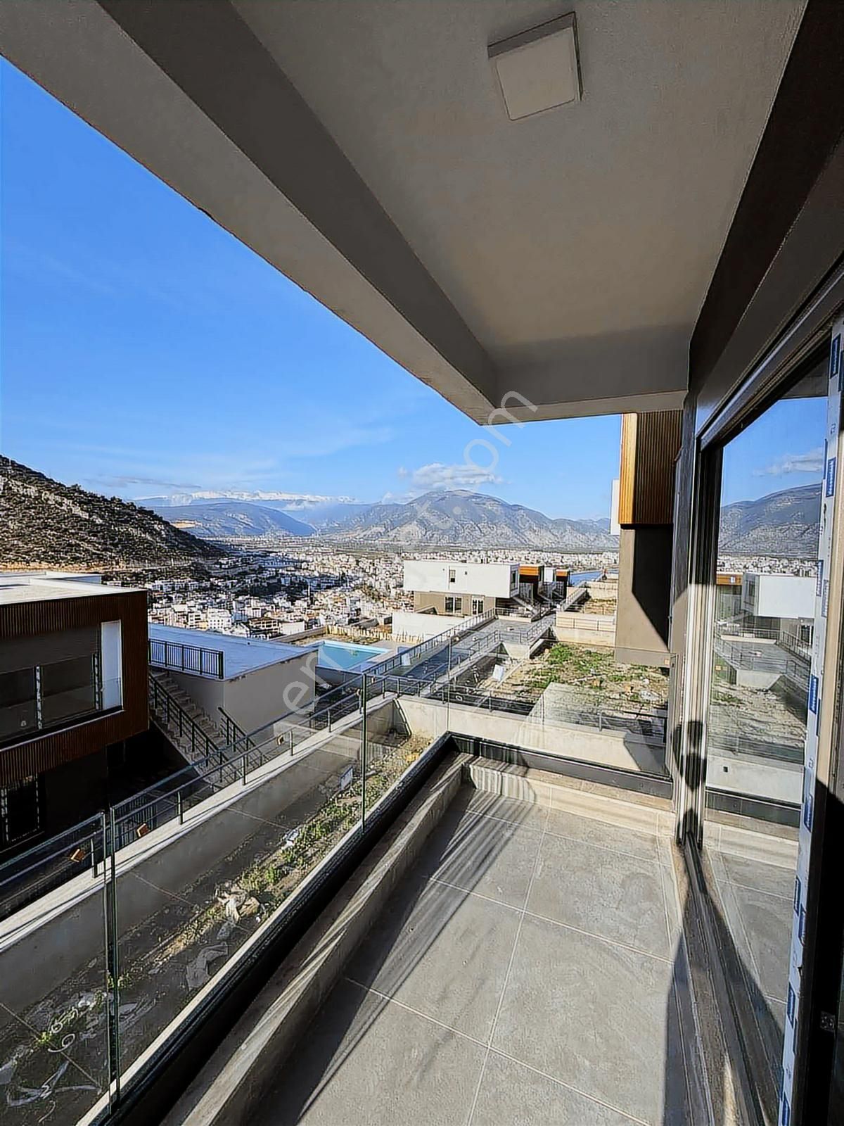 Kayalık Zeminde Ultra Lüks Site İçi Bahçeli 1+1 Satılık Daire - Görsel 10